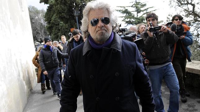 Beppe Grillo va por libre