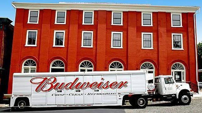 Acusan a Budweiser de vender cerveza aguada