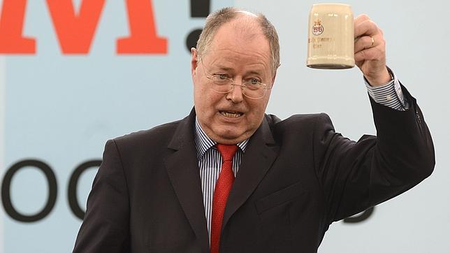 Napolitano planta al líder opositor alemán tras llamar éste «payasos» a Berlusconi y Grillo