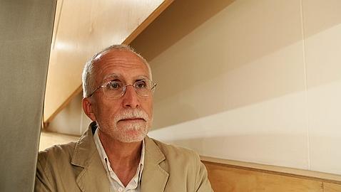 Luis Mateo Díez dona algunos de sus manuscritos a la Biblioteca Nacional de España