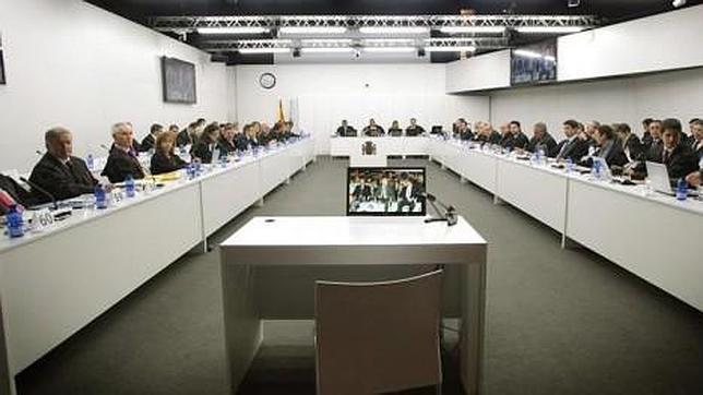 «Abrigar el Prestige en Corcubión solo era posible las primeras 24 horas del siniestro»