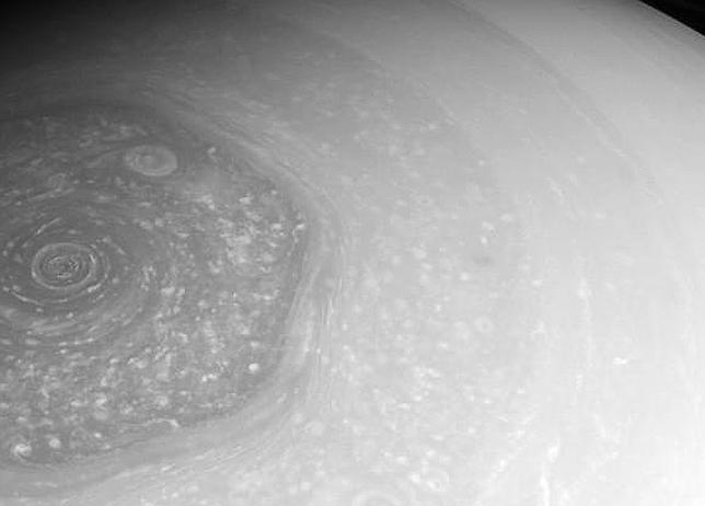 Nuevas imágenes del misterioso hexágono de Saturno