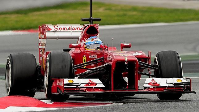 Alonso prueba la fiabilidad del F138