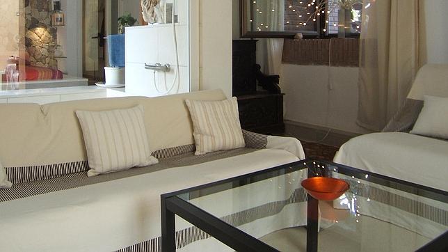 La casa rural está decorada con un toque moderno pero conservando el gusto por lo rural