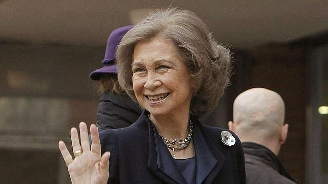 Doña Sofía: El Rey se recupera muy bien y seguramente caminará hoy un poco