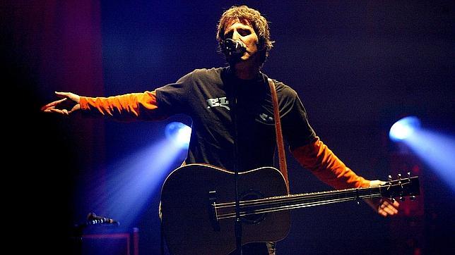 El cantante Mikel Erentxun durante una actuación