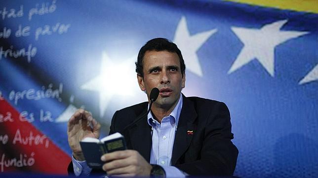 La oposición anuncia que ha ofrecido a Capriles ser su candidato presidencial