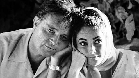 Richard Burton y  Elizabeth Taylor en abril del año 1964 (ABC)
