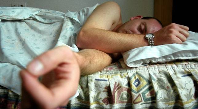 Dormir poco conduce a comer más y engordar