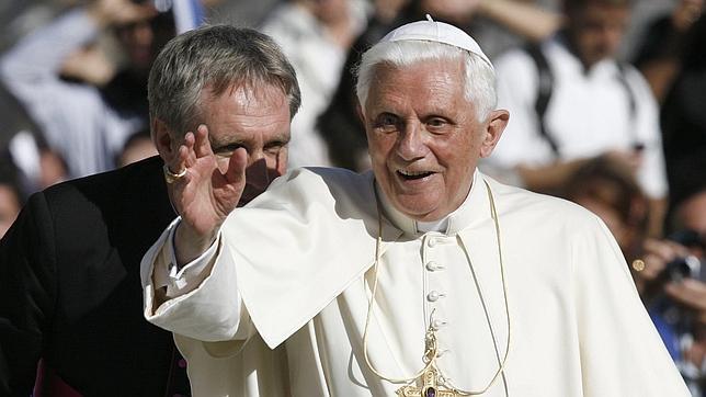 Benedicto XVI sigue «con mucho interés y cercanía» el Cónclave desde Castel Gandolfo