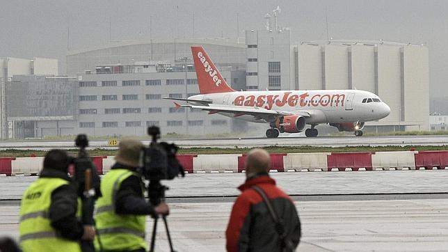 Bruselas reducirá las indemnizaciones por los retrasos en los aviones