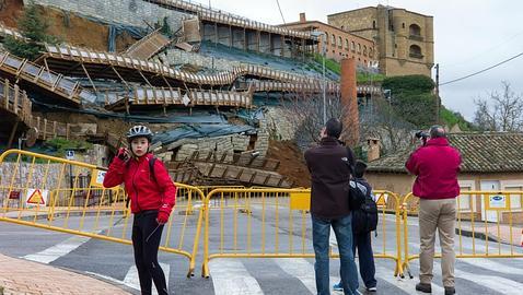 Espectacular derrumbe junto al parador de Benavente
