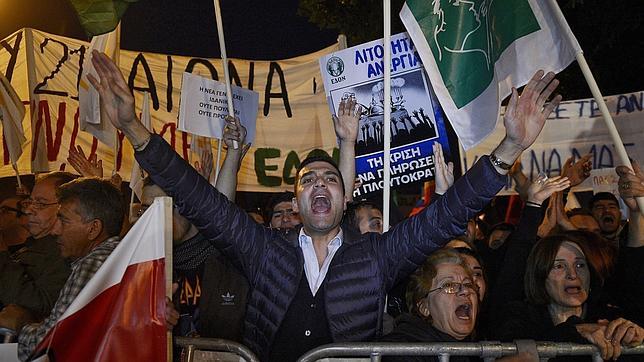 El Parlamento chipriota rechaza el plan de rescate trazado por la Unión Europea