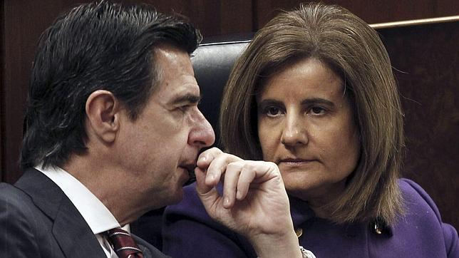 Báñez: «Al 80% de los parados mayores de 55 no les afectará la reducción del subsidio»