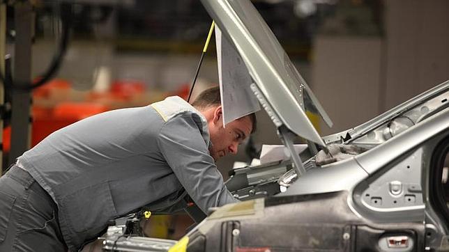 El superávit comercial del automóvil arranca 2013 con un superávit del 64,6%