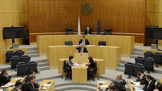 El Parlamento de Chipre aprueba parte del conocido como «plan B»