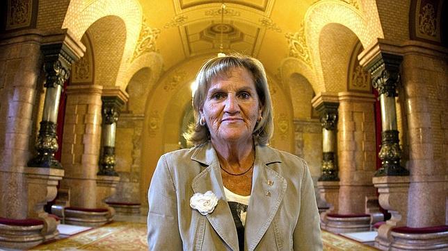 La presidenta del Parlament no descarta que la consulta se posponga por la crisis