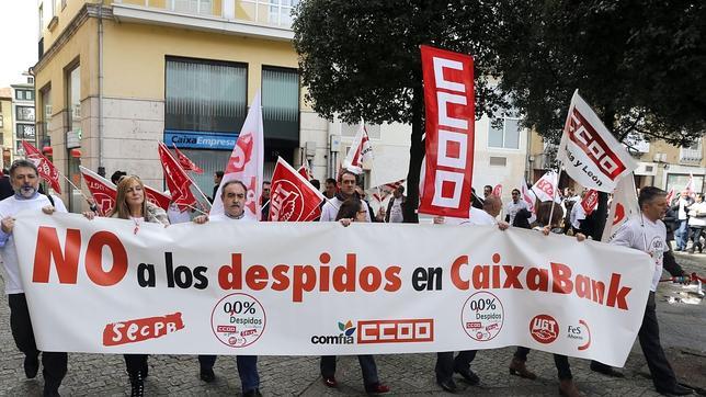 Caixabank acuerda la salida de 2.600 personas