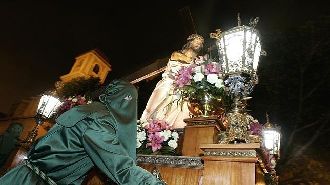 Más de 4.100 cofrades recrean la Pasión y Muerte de Cristo en Valencia