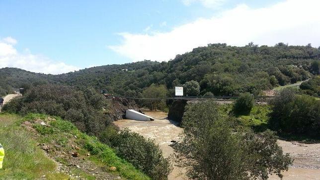 Dos muertos por el hundimiento del puente sobre la N-420 en Ciudad Real