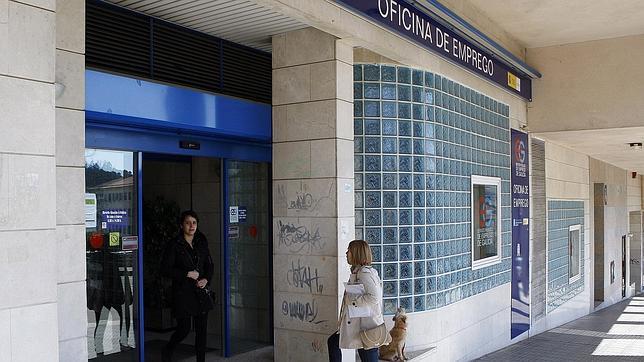El paro baja en 1.636 personas en marzo en Galicia