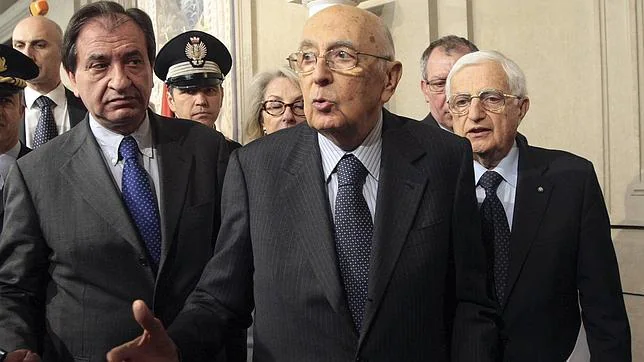 Napolitano se reúne con los diez «sabios» para sacar a Italia de la parálisis política