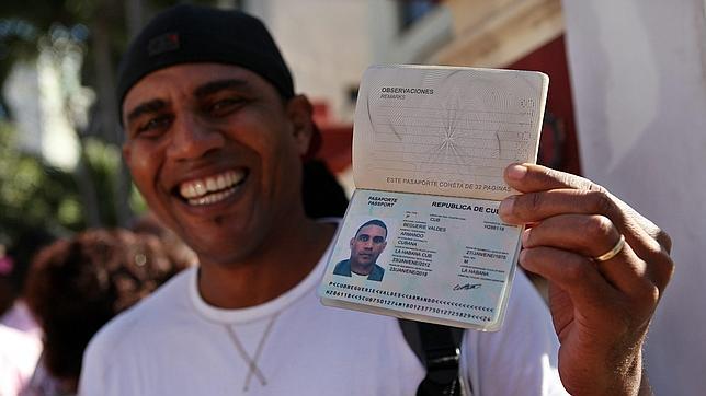 Los cubanos emigran ahora por motivos económicos, según el régimen