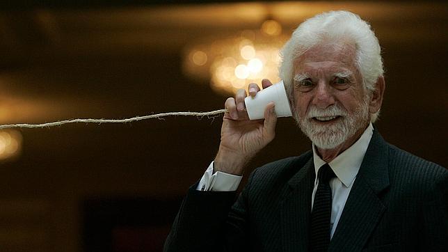 Martin Cooper: «Los nuevos teléfonos son maravillosos logros técnicos, pero una decepción en su facilidad de uso»