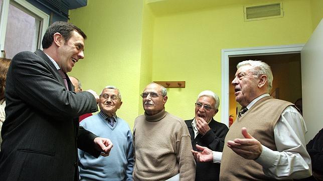 Báñez no descarta recurrir de nuevo a la hucha de las pensiones