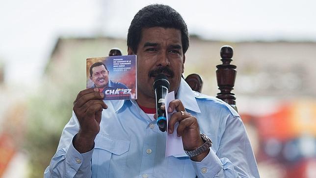 Nicolás Maduro convierte a Hugo Chávez en «santo-express»