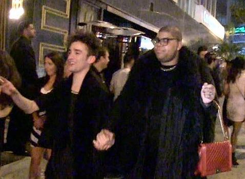 EJ junto a su novio (foto de TMZ)