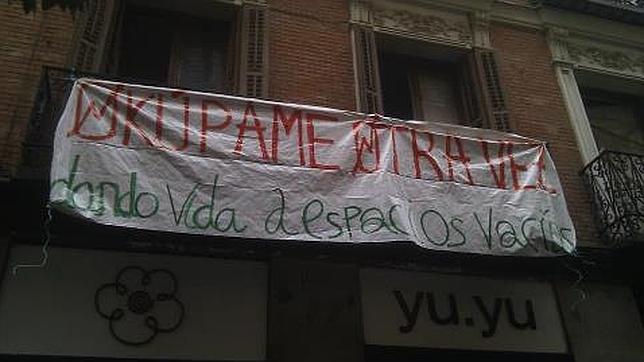 La Policía desaloja un edifico «okupa» vinculado al 15-M en Lavapiés