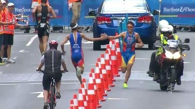 Gómez Noya y Mario Mola, oro y plata en la prueba de triatlón de Auckland