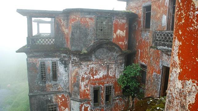 Uno de los edificios de Bokor Hill Station, en Camboya