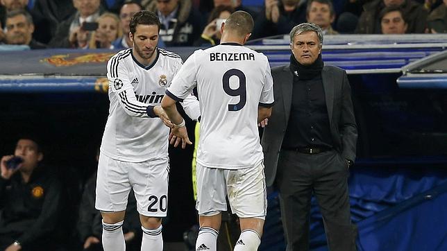 Benzema comienza en casa e Higuaín, fuera, pero juegan los dos