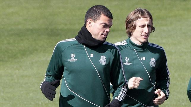 Pepe deja el entrenamiento tocado