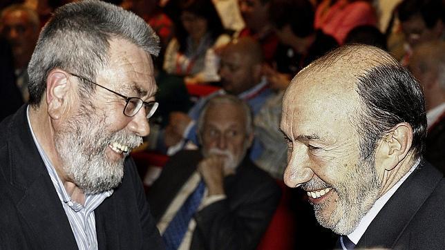 Cándido Méndez acusa al PP de «aprobar una subida fiscal cada 15 días»