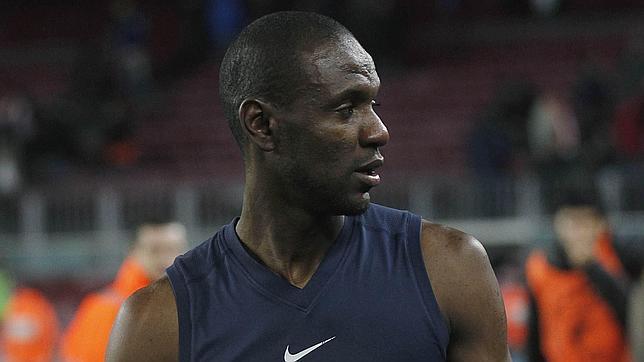 Abidal: «Manda el club, pero mi futuro lo decidiré yo»