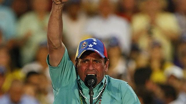 Al menos 14 heridos en un ataque de un grupo de encapuchados tras un acto electoral de Capriles