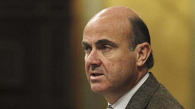 Luis de Guindos, sobre las preferentes: «Esto lo van a pagar los bancos»