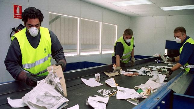 La industria papelera española recicló cinco millones de toneladas de papel y cartón usado en 2012