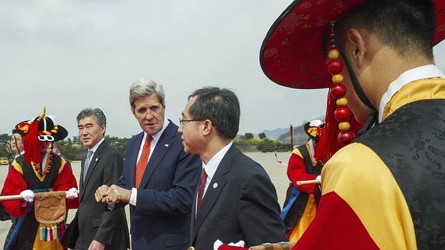 La amenaza de Corea del Norte centra la visita del secretario de Estado Kerry a Seúl