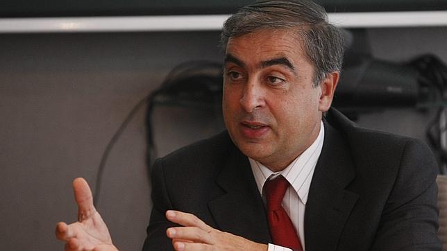 Un diputado del PSOE critica públicamente la «ineptitud» de Elena Salgado