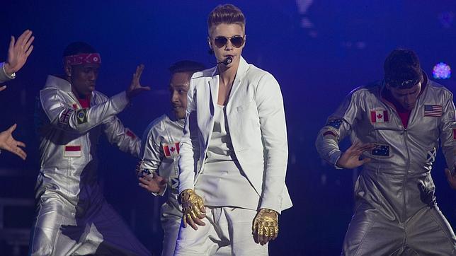 Justin Bieber busca una novia con labios besables