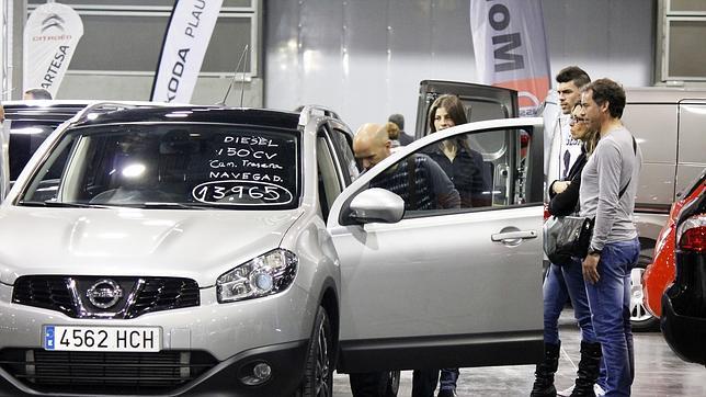 Compradores de coches en busca de gangas: los descuentos alcanzan los 5.000 euros