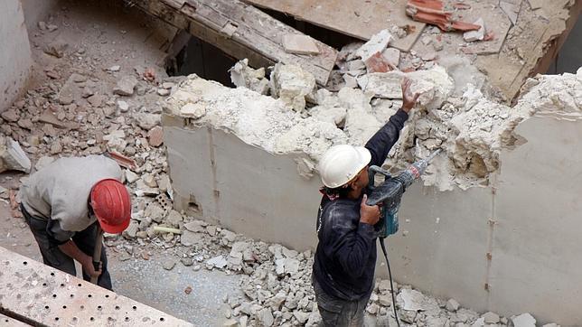 La nueva emigración: albañiles valencianos parten rumbo a Argelia