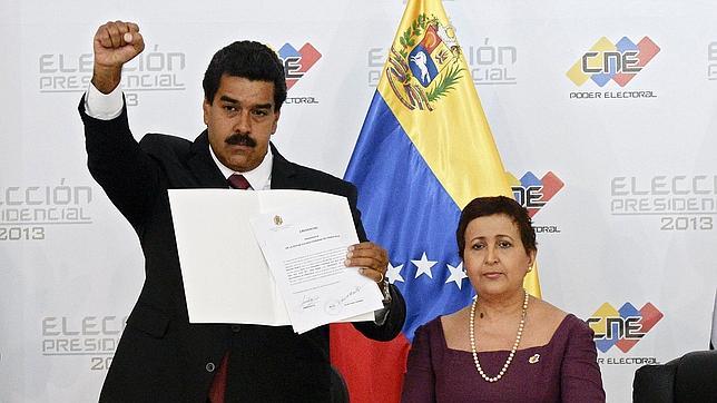 La presidenta del CNE proclama a Maduro presidente electo
