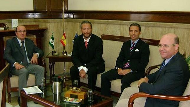 Steve Jones deja el consulado del Reino Unido tras ser ascendido