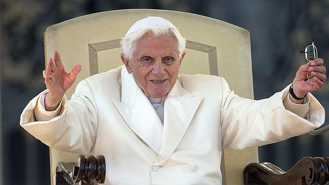 Benedicto XVI celebra su 86 cumpleaños en la intimidad, acompañado por su hermano Georg
