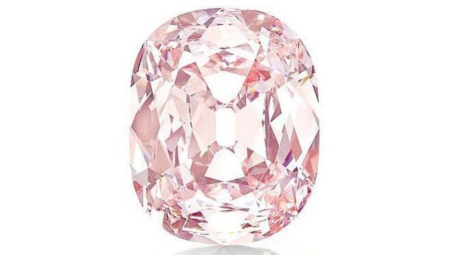 Casi 40 millones de dólares por un diamante rosa